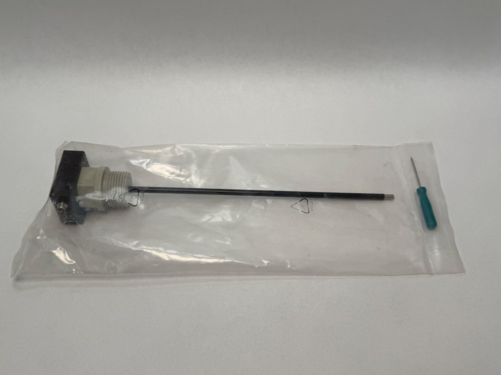 Captron C0A-1A-6G5/Q44T-PS3 Leveling Probe 250mm Rod 24VDC