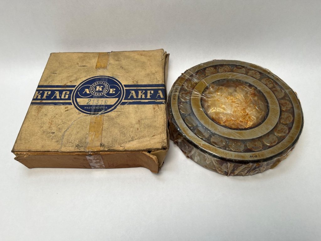 Spherical Roller Bearing - Straight Bore, 95 mm ID, 200 mm OD, 45 mm Width, Open, CN Internal Clearance.