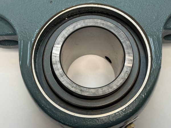 Dodge P2B-S2-211R Flange Mount Bearing 2-11/16″ ID 044625 P2BS2211R