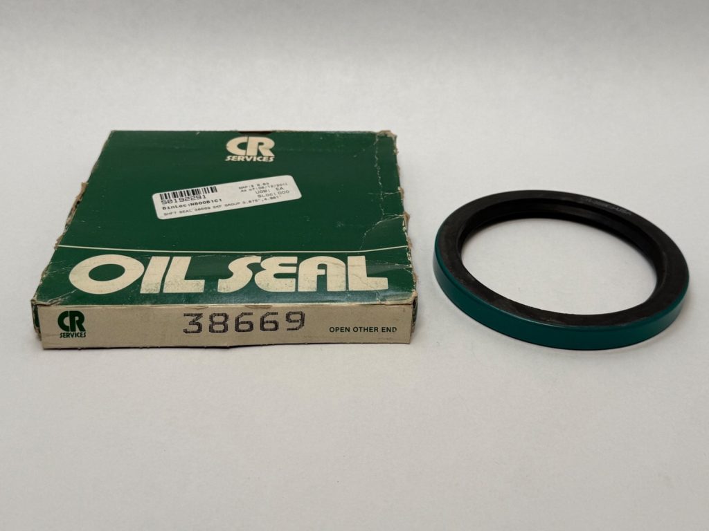 CR 38669 Oil Seal 3.875X4.876X0.500" CRWH1 R NBR SKF