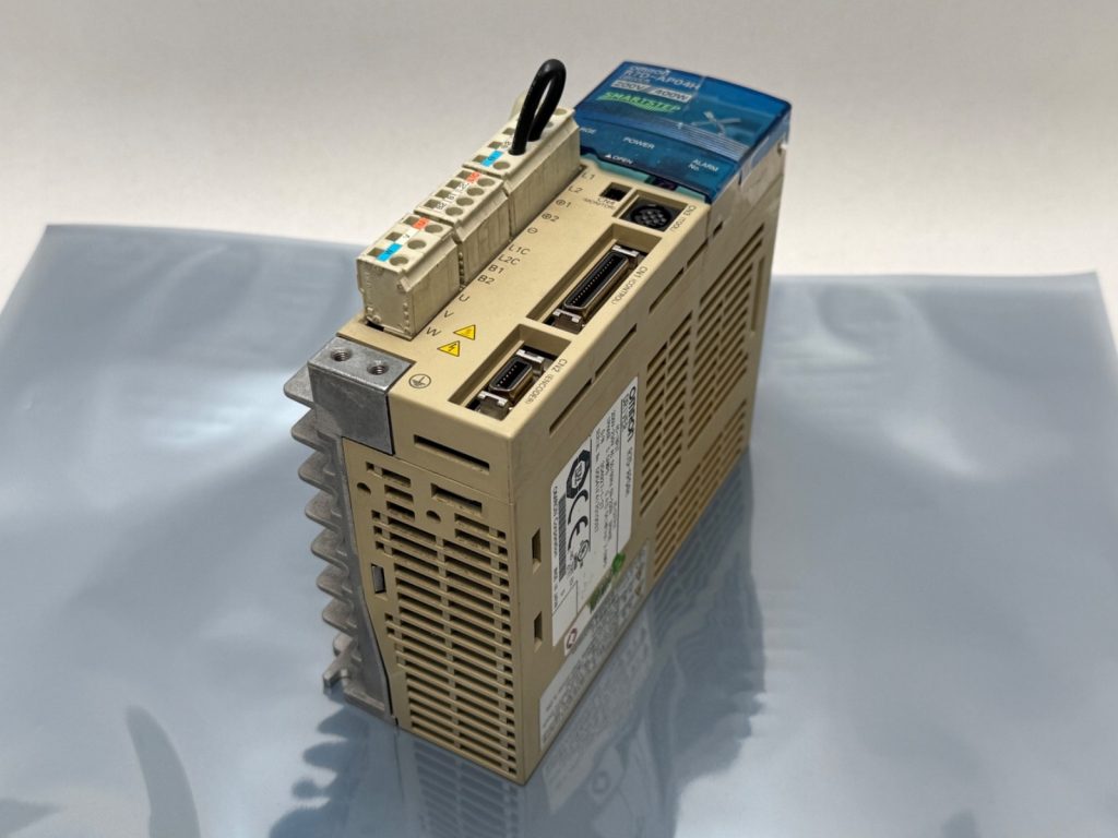Omron R7D-AP04H Servo Drive R7DAP04H 200V 400W Smartstep
