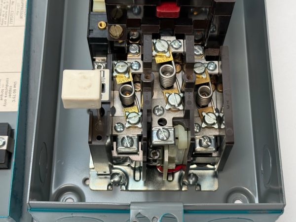 Eaton A10BG0 AC Full Voltage Magnetic Starter Size 0 3 Pole C320TB1 C320AS1