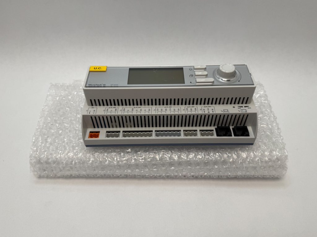 Siemens POL687.70/MCQ Logic Controller I/O Module MicroTech III MT3006