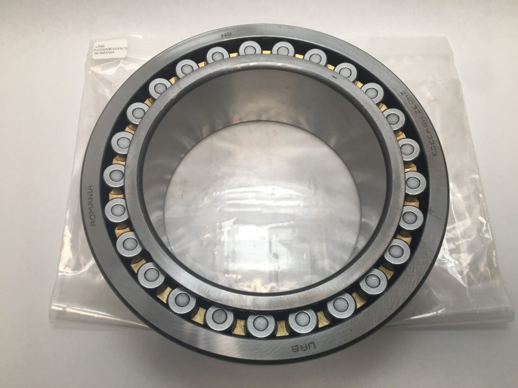 Spherical Roller Bearing - Straight Bore, 160 mm ID, 240 mm OD, 80 mm Width, Open, C3 Internal clearance.