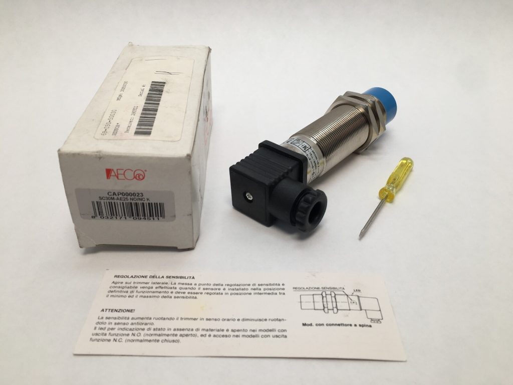 M30 x 1.5 Capacitive Proximity Sensor, Metal Housing, 0–25 mm Adjustable, 1 A 220 V Changeover Relay Output, Programmable Delay
