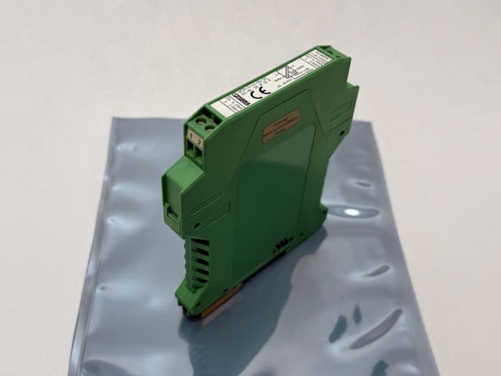 Three-Way Isolating Signal Conditioner, 0(4)-20 mA In to 0(4)-20 mA Out, DIN Rail, DC Supplied