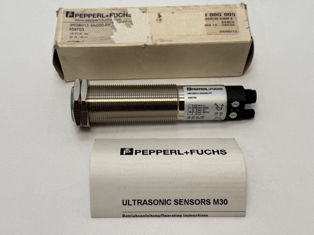 M30 Ultrasonic Proximity Sensor, 200-1300 mm Sensing Range, 20-30 V DC, Normally-Closed Output with Synchronisation Input, Threaded Barrel
