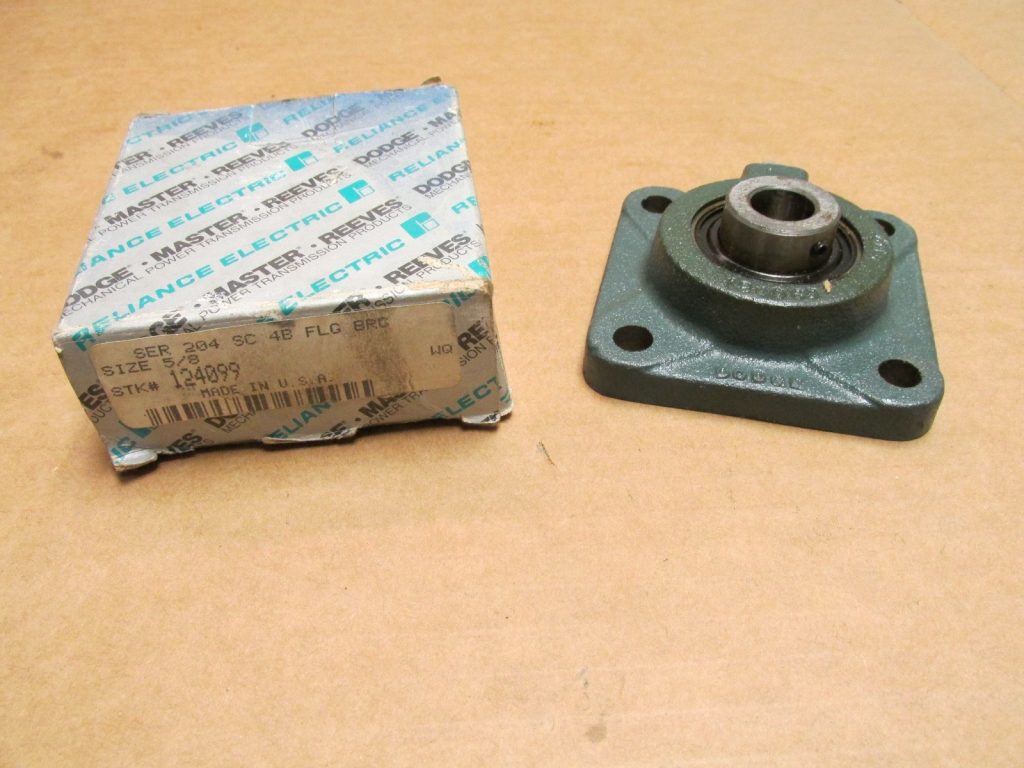 Four-Bolt Square Flange Mounted Ball Bearing Unit, 5/8" Bore, Setscrew Locking, Non-Expansion