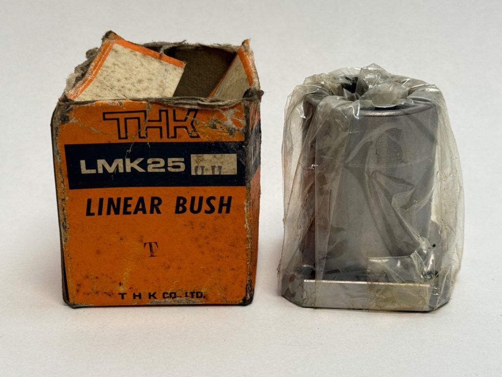 Square-Flange Linear Ball Bushing for 25 mm Round Shaft, 40 mm OD x 59 mm, Sealed Both Ends, 6 Ball Rows