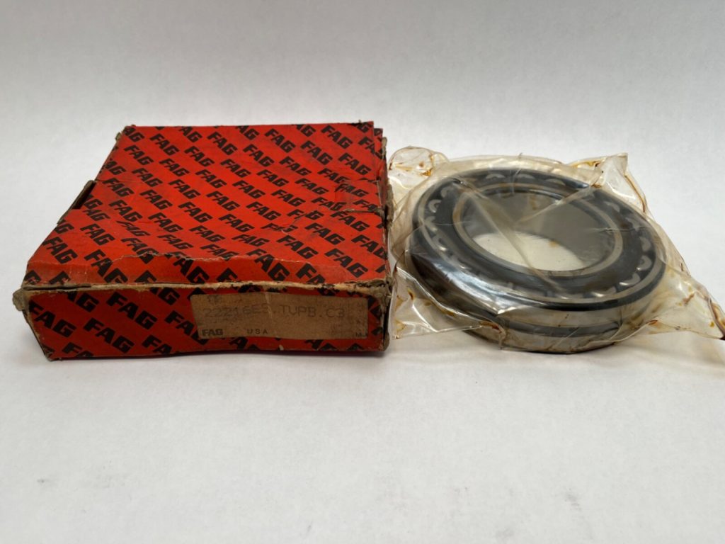 Double-row spherical roller bearing - straight bore, 80 mm ID, 140 mm OD, 33 mm width, open, glass-fibre polyamide cage, C3 clearance, W33 lubrication groove