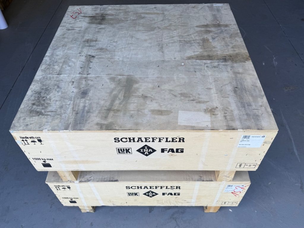 Single-Row Deep Groove Ball Bearing 670 x 820 x 69 mm, Machined Brass Cage, C3 Increased Clearance, Open