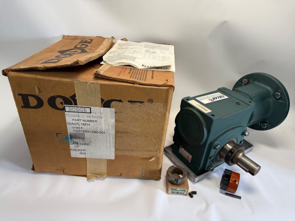 Right Angle Worm Gear Reducer, 7:1 Ratio, 3.00 in Centre Distance, 180TC C-Face Input, Left Hand Solid Output