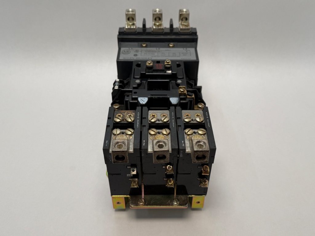 NEMA Size 3 Full-Voltage Non-Reversing Magnetic Motor Starter, 3-Pole, 90 A, 25–50 HP 200–575 V Three-Phase, Eutectic Alloy Overload, Open Type