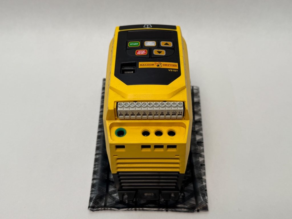 1 HP / 0.75 kW AC Microdrive, 115 V Single-Phase In, 230 V Three-Phase Out, 4.3 A, IP20