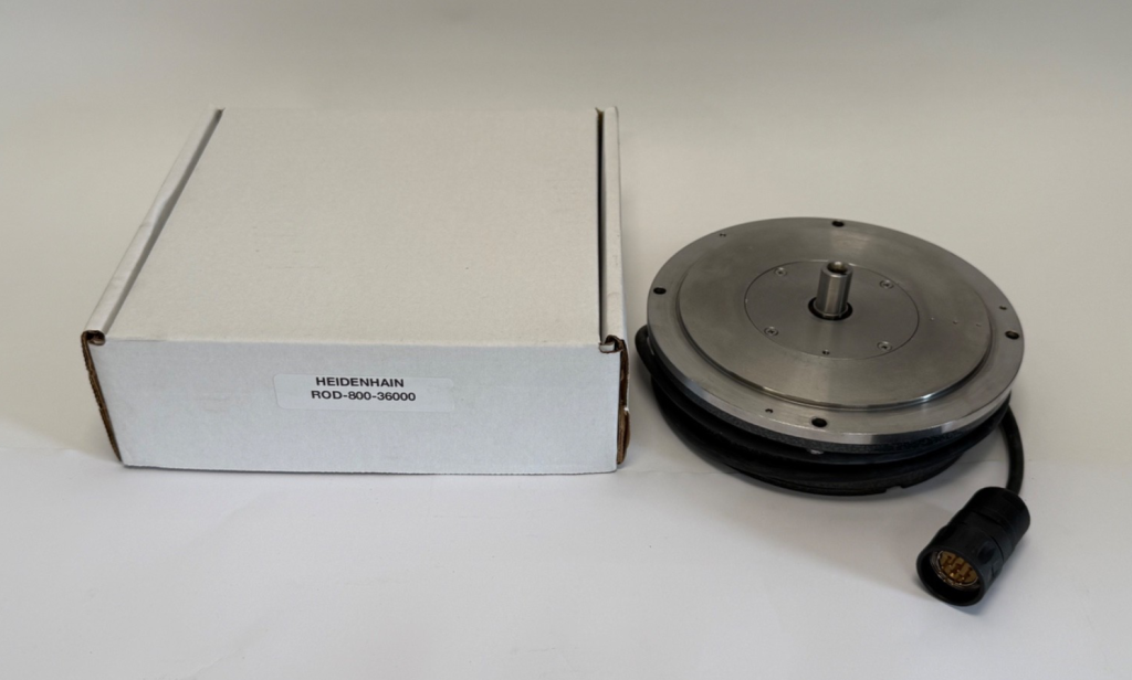 Ultra-High-Accuracy Incremental Angle Encoder, 36000 Lines/Rev, 11 µApp Sinusoidal Output, Integral Bearing with Separate Shaft Coupling, Measuring Steps to 0.00005°