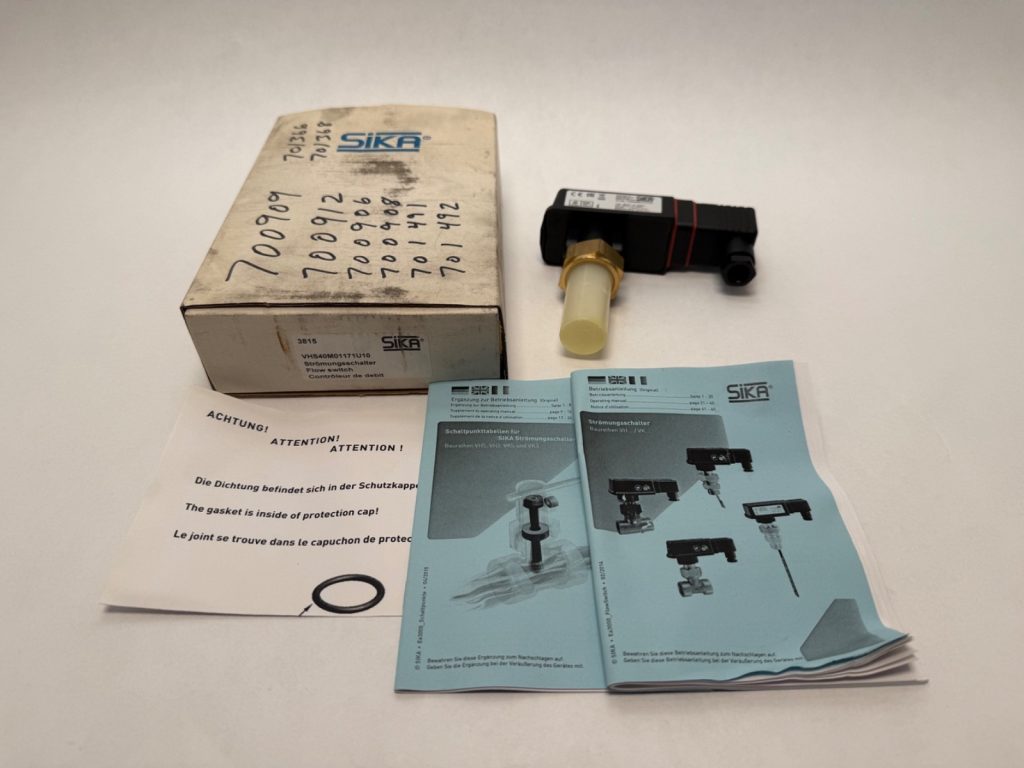 Paddle Flow Switch – VHS Series, DN 40 Pipe Section, Magnetic Reed Contact, Metal Version with Plug Connector