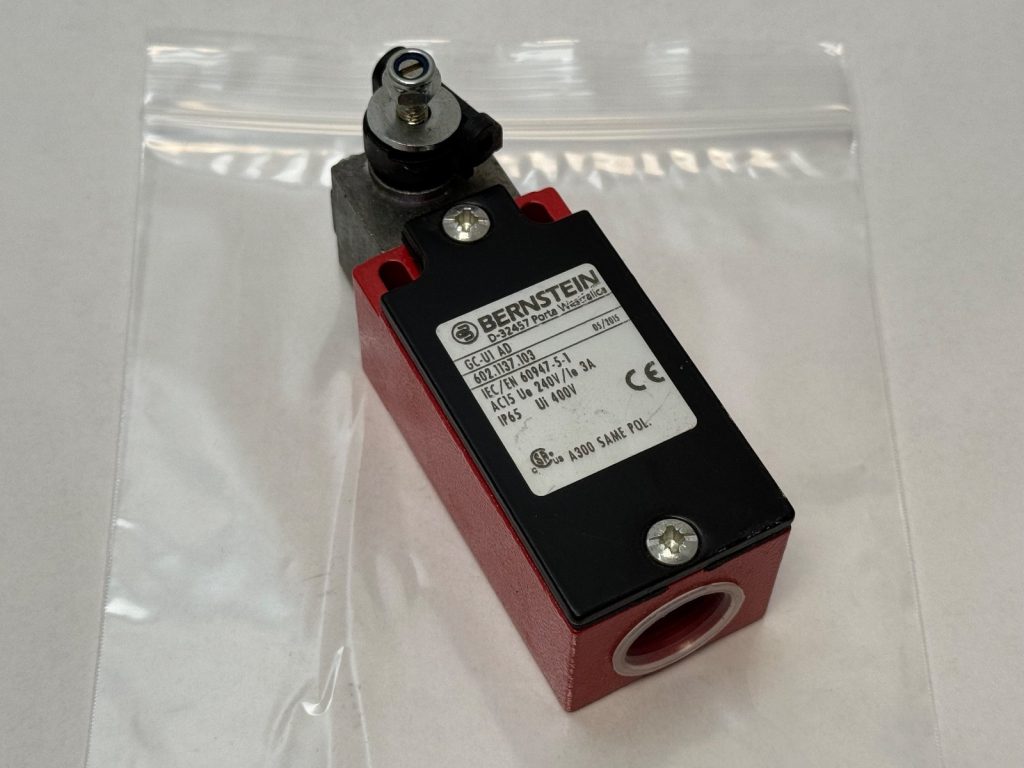 Metal-Bodied Limit Switch, Steel Rod Actuator on Repositionable Turret Head, 1 NC + 1 NO Slow-Action, Positively Opening NC, IP65