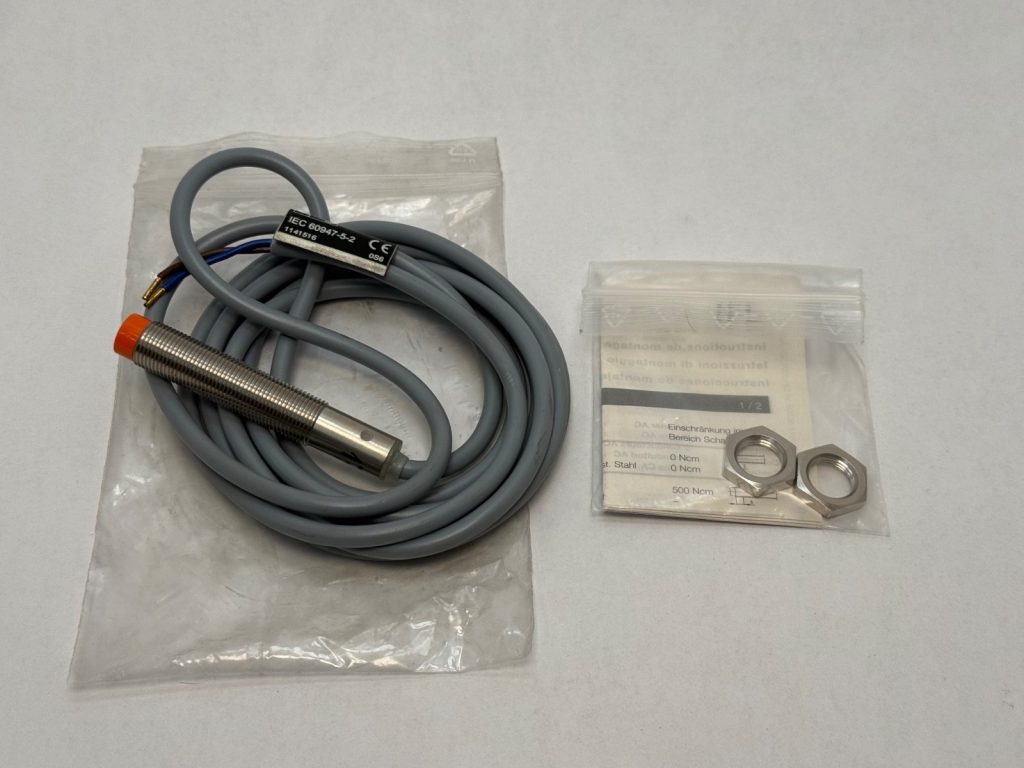 Schmersal IFL 4-12-10 inductive proximity switch - image 1
