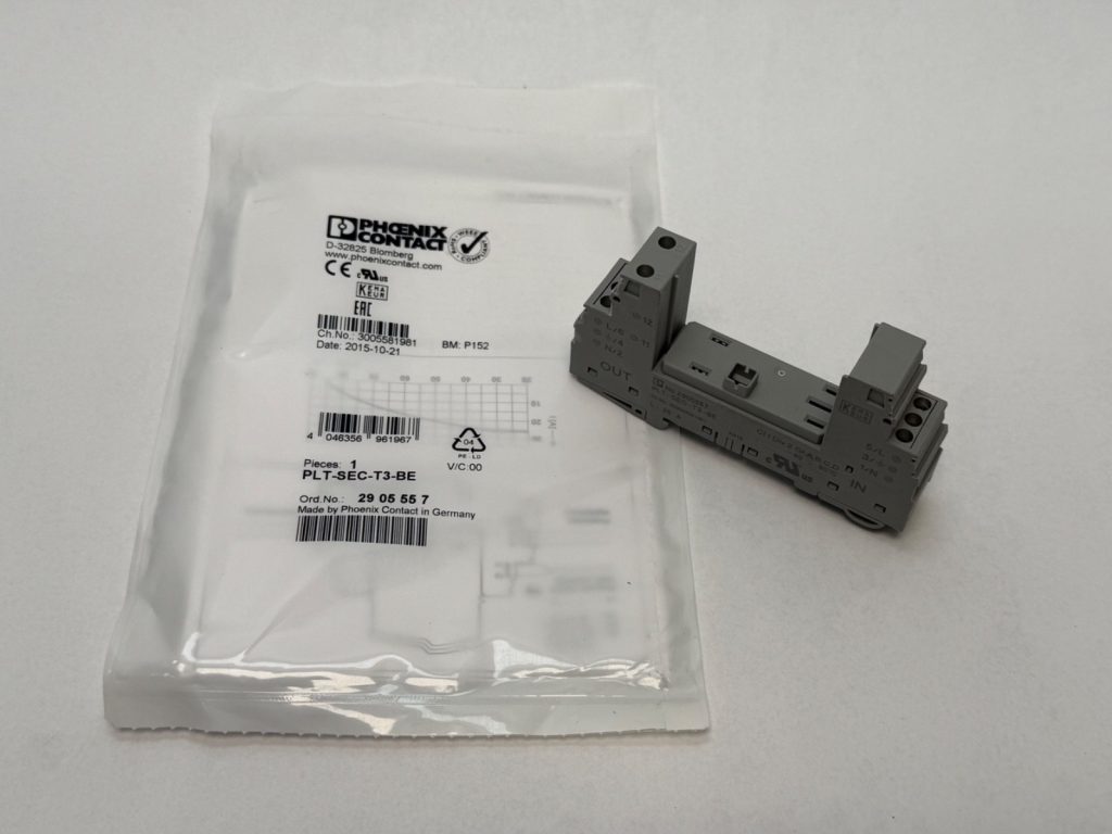 Type 3 Surge Protection Base Element - 2 Positions, 25 A, 17.7 mm Wide, DIN Rail, Remote Indication