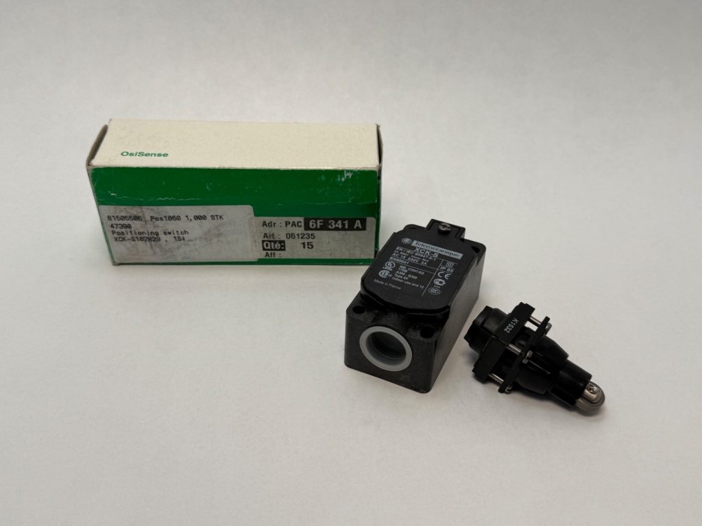 Limit Switch — Steel Roller Plunger, 1NC+1NO Snap Action, M20 Entry, AC-15 3 A 240 V