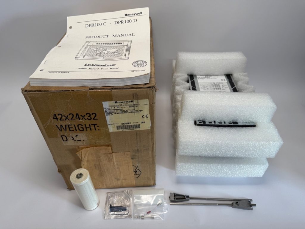 Chart Recorder — 100 mm Continuous Pen, 1 Channel, Universal Input, 144 x 144 mm DIN Panel Mount