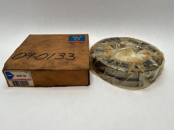 SKF 22220-VAE-W33 spherical roller bearing – image 1