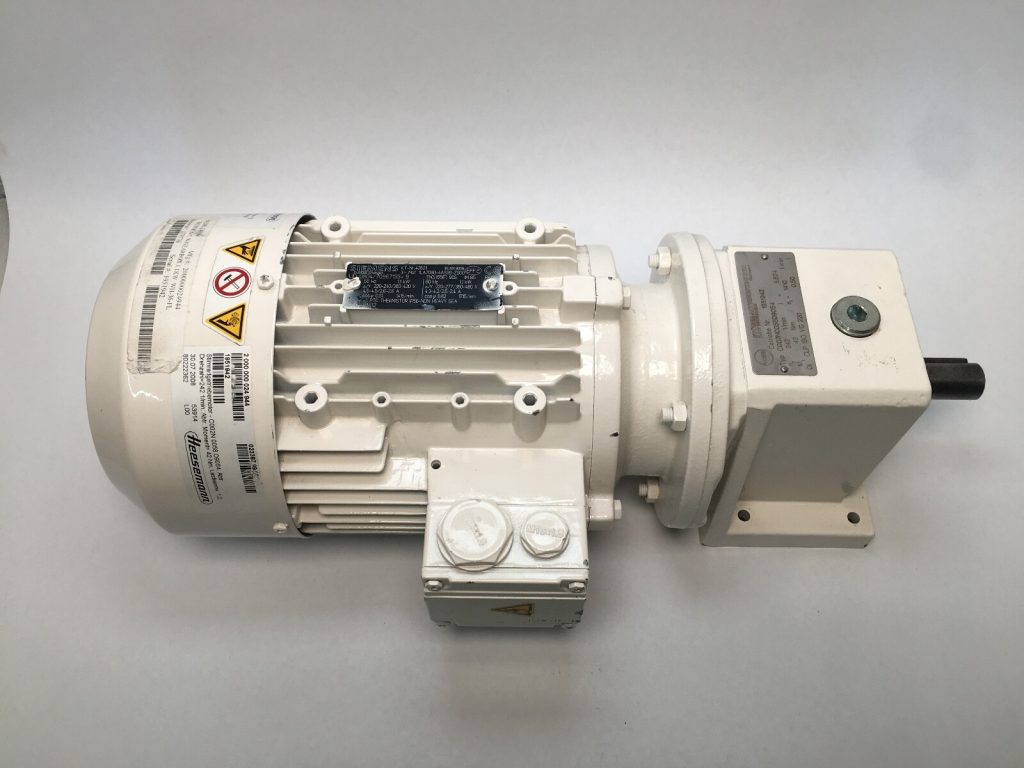 Three-Phase Spur Gear Motor, 90S Frame, 4-Pole, 220-240 / 380-420 V, 242 rpm Output, 20 mm Shaft