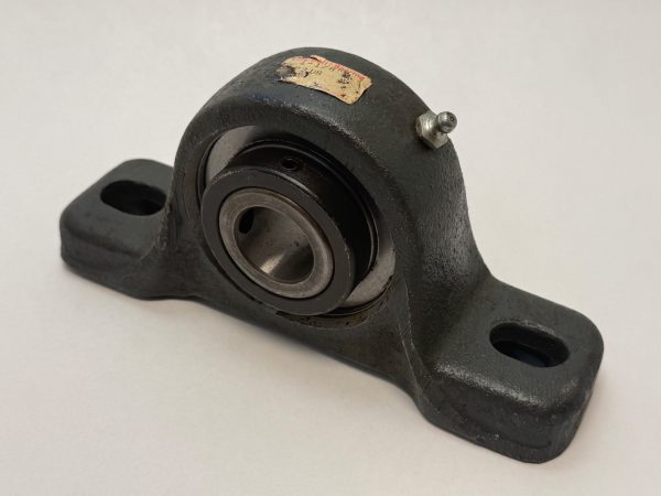 Link-Belt P318 pillow block ball bearing with 1-1/8" bore, black cast housing and two mounting holes